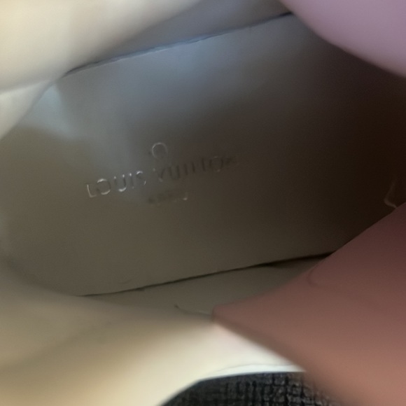 Signature LV detail on white with pink sneakers size 9 - Picture 5 of 7